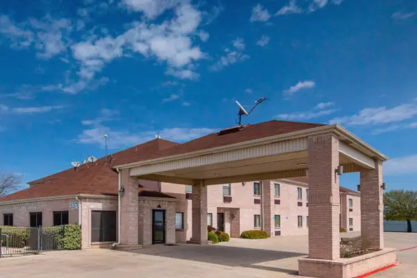 Photo 1 - Red Roof Inn Fort Worth - Saginaw