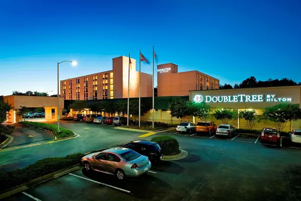 Photo 1 - DoubleTree by Hilton Baltimore - BWI Airport