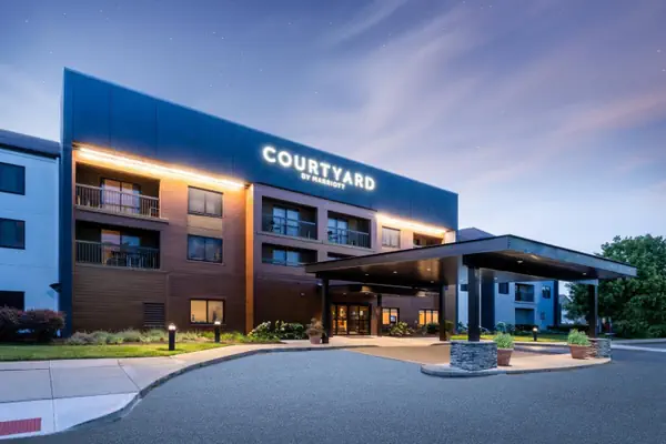 Photo 1 - Courtyard Columbus Airport