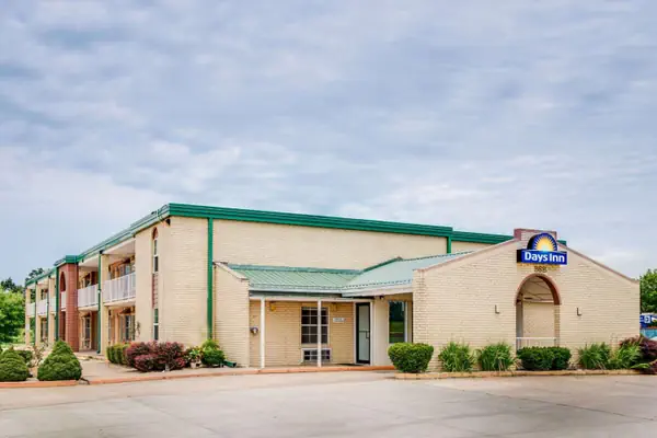 Photo 1 - Days Inn by Wyndham Monett