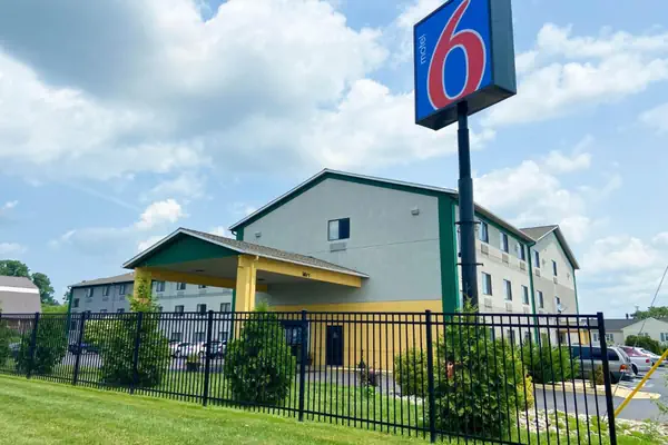 Photo 1 - Motel 6 Lancaster