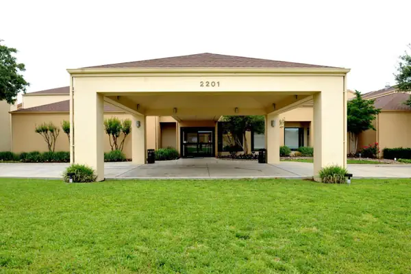 Photo 1 - Courtyard by Marriott Dallas-Fort Worth/Bedford