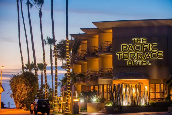 Photo 1 - Pacific Terrace Hotel