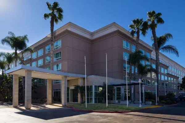 Photo 1 - DoubleTree by Hilton San Diego Del Mar