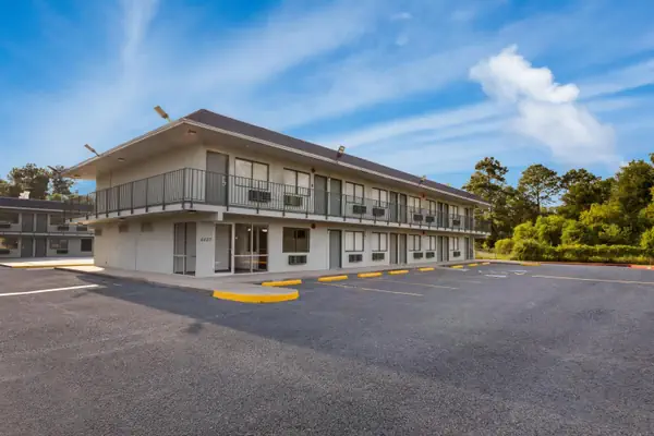 Photo 1 - HomeTowne Studios by Red Roof Orange, TX