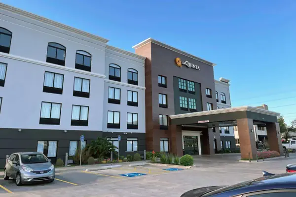 Photo 1 - La Quinta Inn & Suites by Wyndham Tulsa Midtown