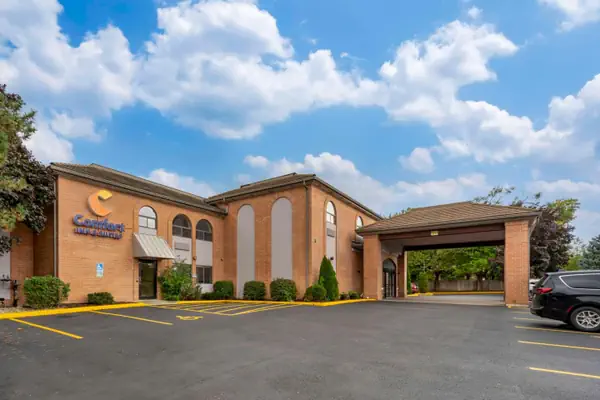 Photo 1 - Comfort Inn & Suites Mundelein-Vernon Hills