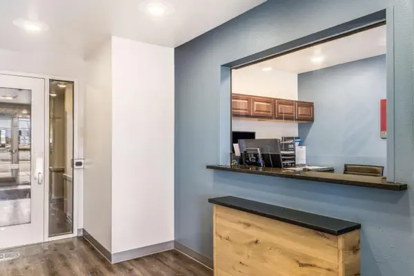 Photo 1 - Extended Stay America Select Suites - Cleveland - Airport