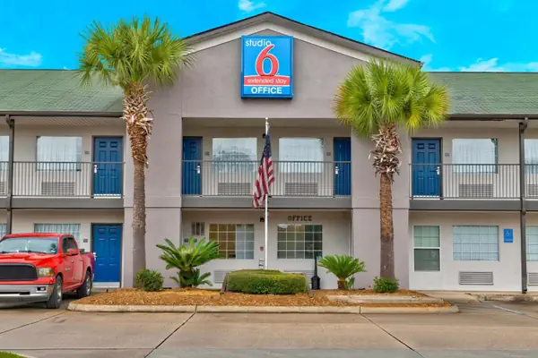 Photo 1 - Studio 6-Pascagoula, MS