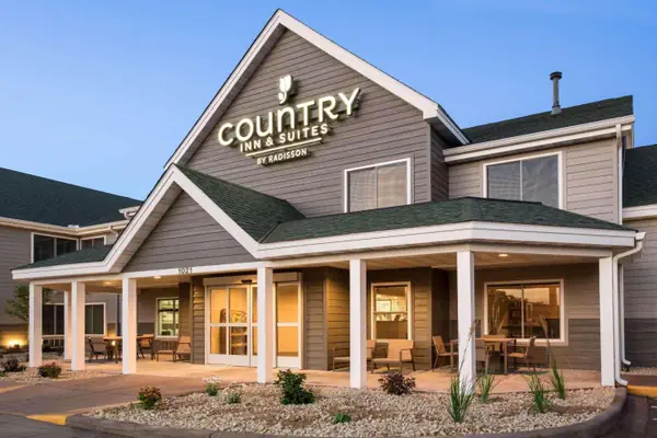 Photo 1 - Country Inn & Suites by Radisson, Chippewa Falls, WI