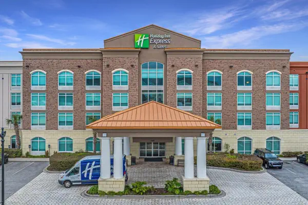 Photo 1 - Holiday Inn Express & Suites Charleston Arpt-Conv Ctr Area, an IHG Hotel