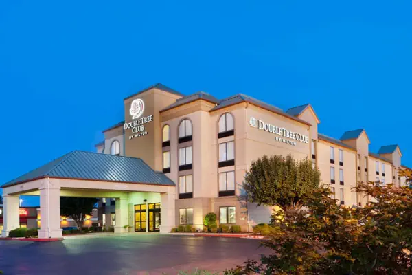 Photo 1 - DoubleTree by Hilton Springdale