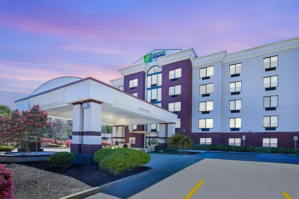 Photo 1 - Holiday Inn Express Hotel & Suites Birmingham - Inverness 280, an IHG Hotel