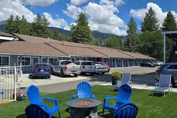 Photo 1 - Bluebird Day Inn & Suites