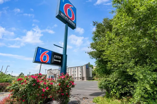 Photo 1 - Motel 6-York, PA - North