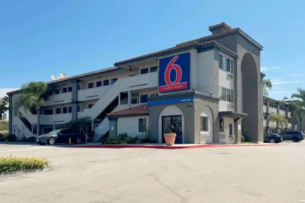 Photo 1 - Motel 6-Bellflower, CA - Los Angeles