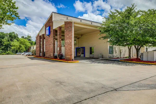 Photo 1 - Motel 6-Greensboro, NC - Airport