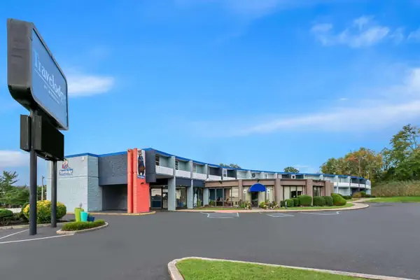 Photo 1 - Travelodge by Wyndham Aberdeen