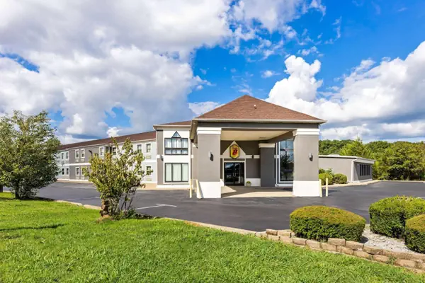 Photo 1 - Super 8 by Wyndham Dickson