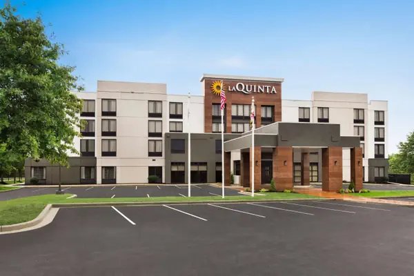 Photo 1 - La Quinta by Wyndham Newark - Elkton