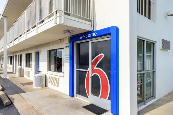Photo 1 - Motel 6-Redding, CA - Central