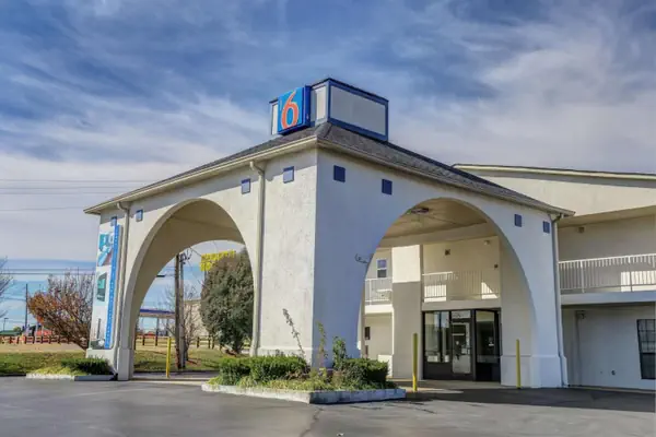 Photo 1 - Motel 6-Dickson, TN