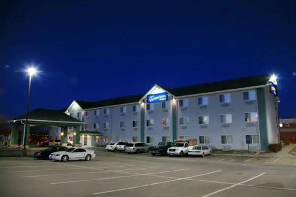 Photo 1 - New Victorian Inn & Suites Lincoln