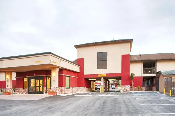 Photo 1 - SureStay Hotel by Best Western Tehachapi