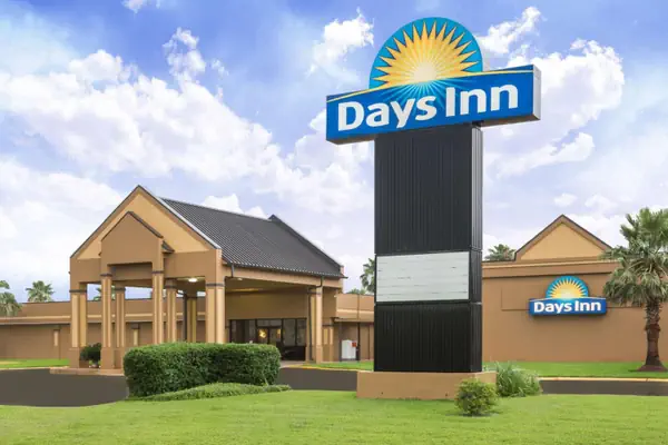 Photo 1 - Days Inn & Suites by Wyndham Jennings