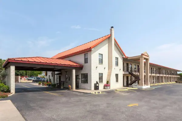 Photo 1 - Super 8 by Wyndham Fredericksburg