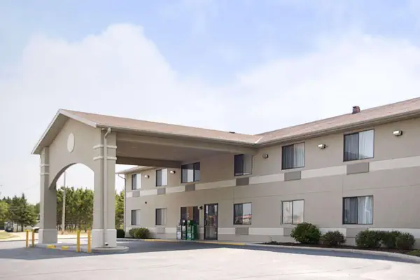 Photo 1 - Super 8 by Wyndham Park Rapids