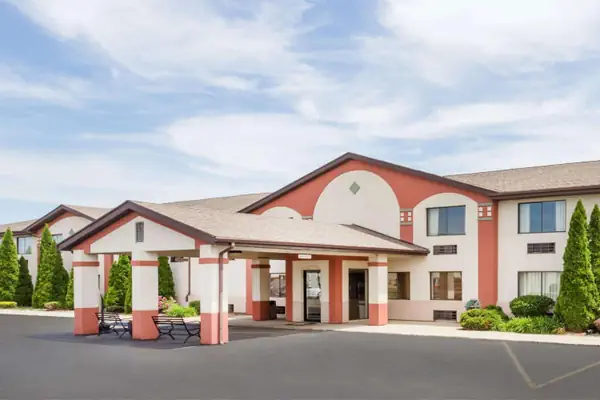 Photo 1 - Super 8 by Wyndham Plymouth