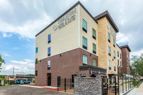 Photo 1 - Cobblestone Hotel & Suites Hartford