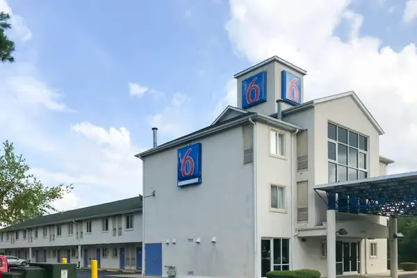 Photo 1 - Motel 6-Statesville, NC