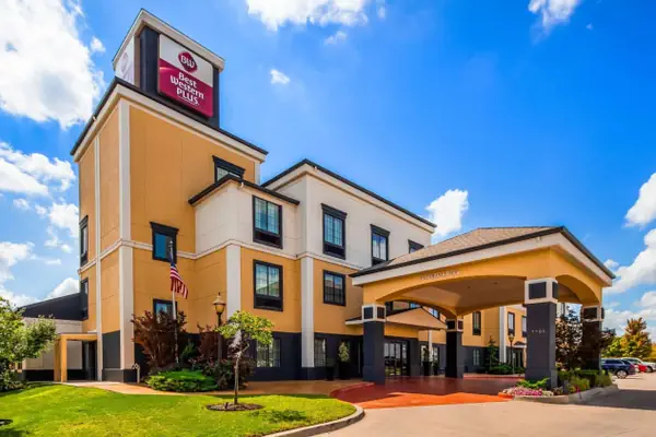 Photo 1 - Best Western Plus Barsana Hotel & Suites