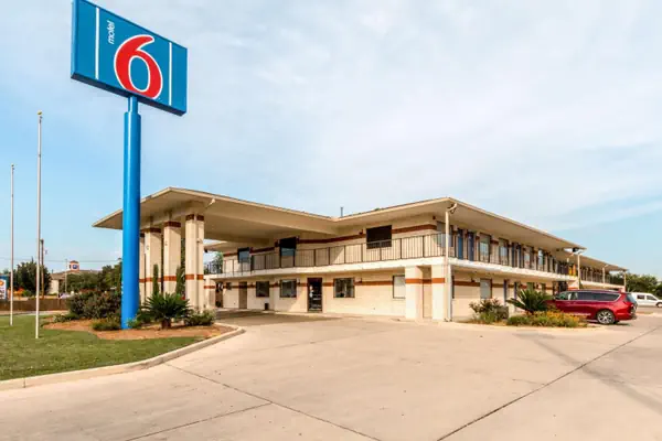 Photo 1 - Motel 6-San Antonio, TX - South WW White Rd