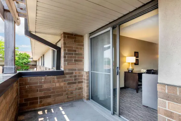 Photo 1 - Suburban Studios Arlington Heights Elk Grove