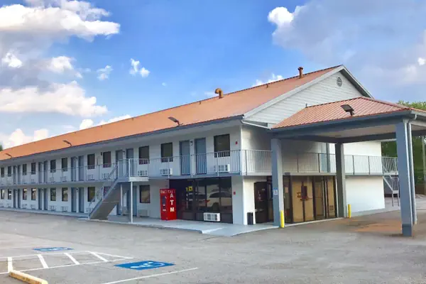 Photo 1 - Americas Best Value Inn - Decatur