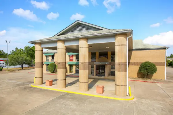 Photo 1 - OYO Hotel Texarkana Trinity AR Hwy I-30