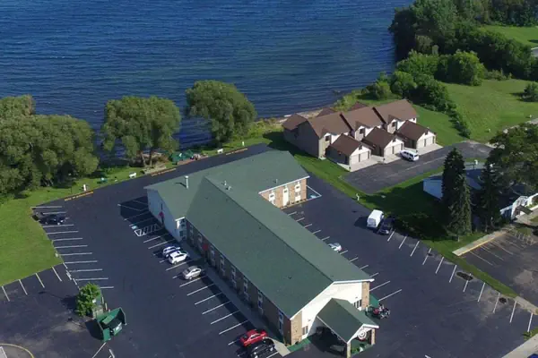 Photo 1 - Econo Lodge On the Bay