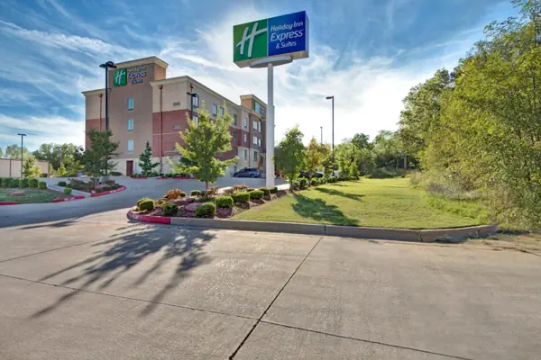 Photo 1 - Holiday Inn Express and Suites Oklahoma City North, an IHG Hotel