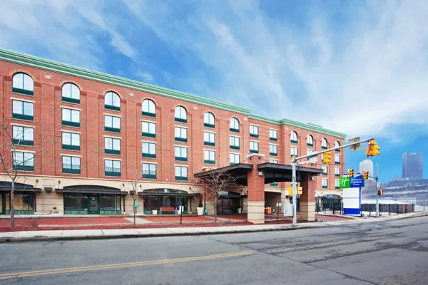 Photo 1 - Holiday Inn Express Hotel & Suites Pittsburgh-South Side, an IHG Hotel