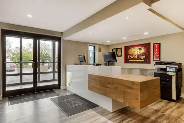 Photo 1 - Econo Lodge North