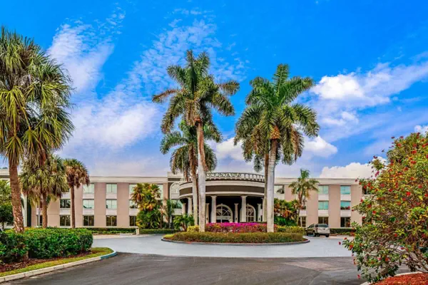 Photo 1 - La Quinta by Wyndham Naples Downtown