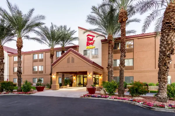 Photo 1 - Red Roof Inn PLUS+ Tempe - Phoenix Airport