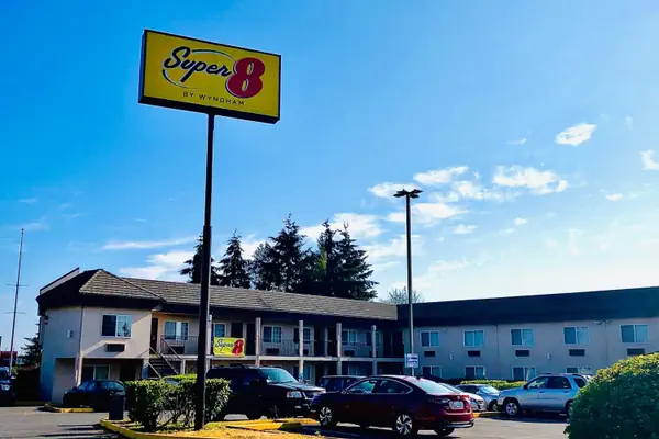Photo 1 - Super 8 by Wyndham Lynnwood