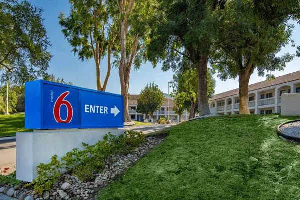 Photo 1 - Motel 6-Thousand Oaks, CA