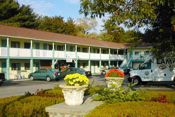 Photo 1 - Hampton Motor Inn