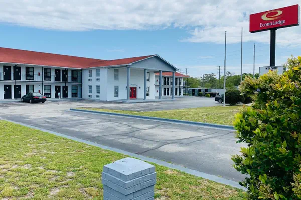 Photo 1 - Econo Lodge Crystal Coast