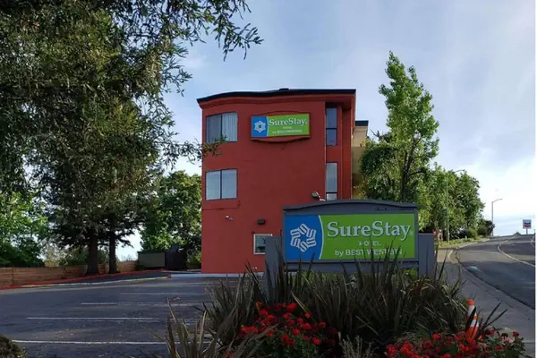 Photo 1 - SureStay Hotel by Best Western Vallejo Napa Valley
